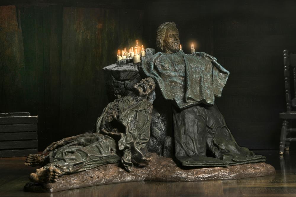 Friday the 13th - Pamela Voorhes Shrine Diorama - The Game